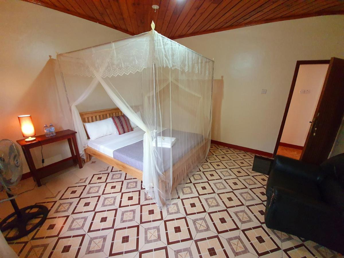 Annas Bed And Breakfast Entebbe Exterior photo