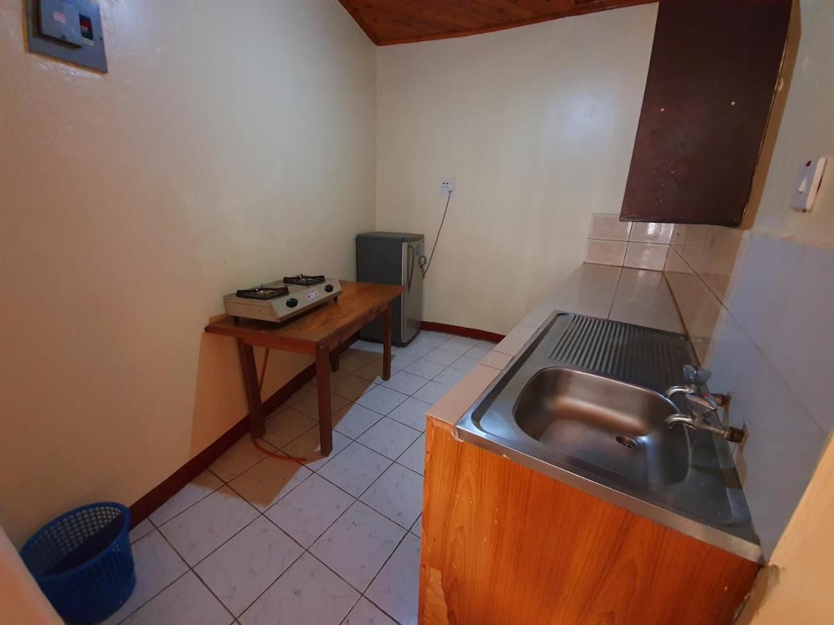 Annas Bed And Breakfast Entebbe Exterior photo