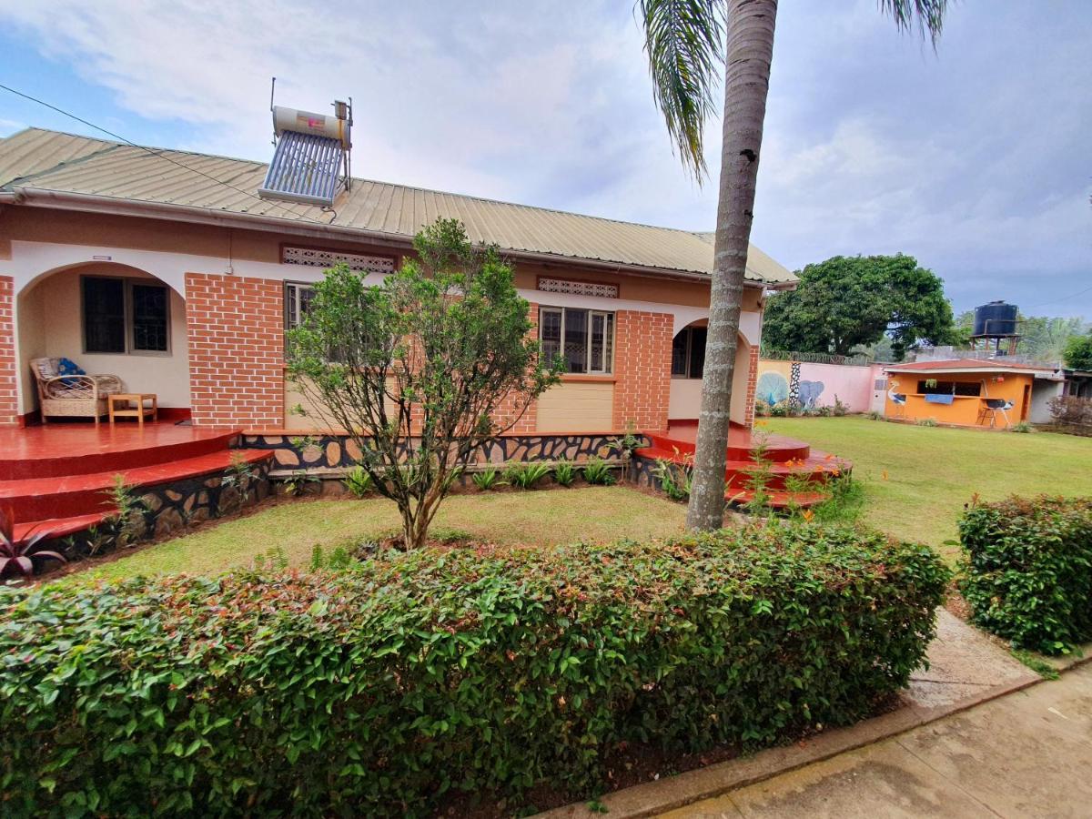 Annas Bed And Breakfast Entebbe Exterior photo